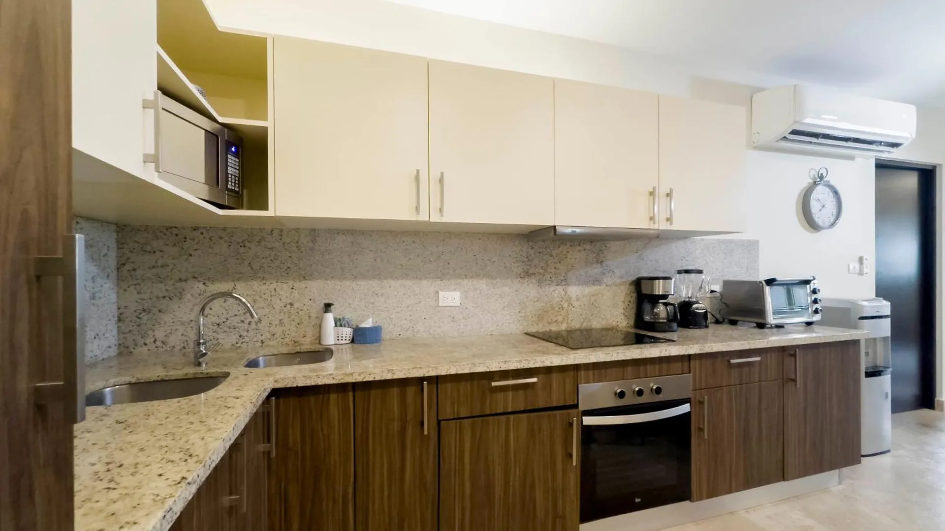 Stylish 2Bed,2Bath-Condo Near Beach - 6 Guests Playa del Carmen